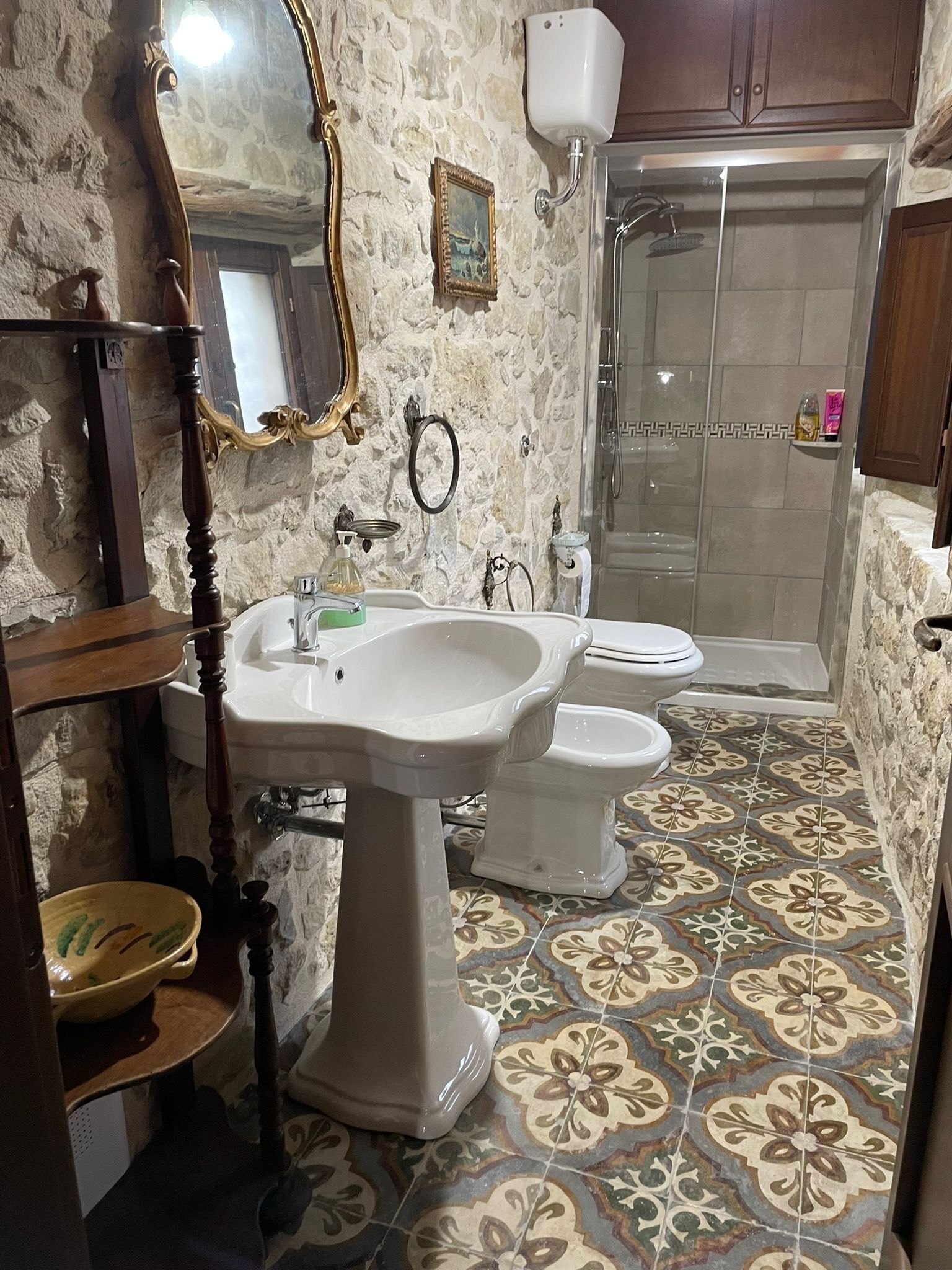 Doccia, asciugacapelli, bidet, asciugamani