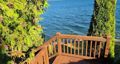 LoZa House rooftop SkyDeck lakefront Pets Hot Tub