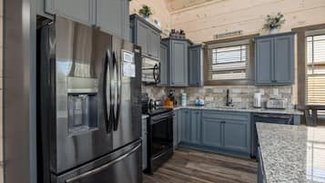 Cabin, Multiple Beds, Hot Tub | Private kitchen | Fridge, microwave, oven, stovetop