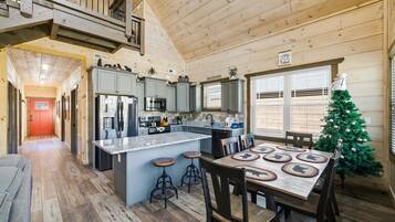Cabin, Multiple Beds, Hot Tub | Dining