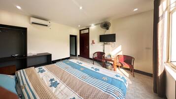 Minibar, free WiFi, bed sheets