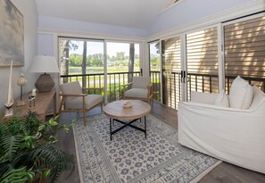 Televisión y chimenea 