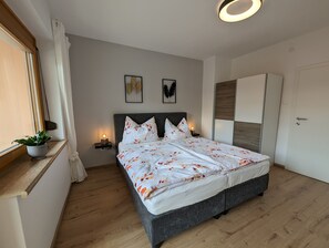 2 Schlafzimmer, Reisekinderbett, kostenloses WLAN, Bettwäsche