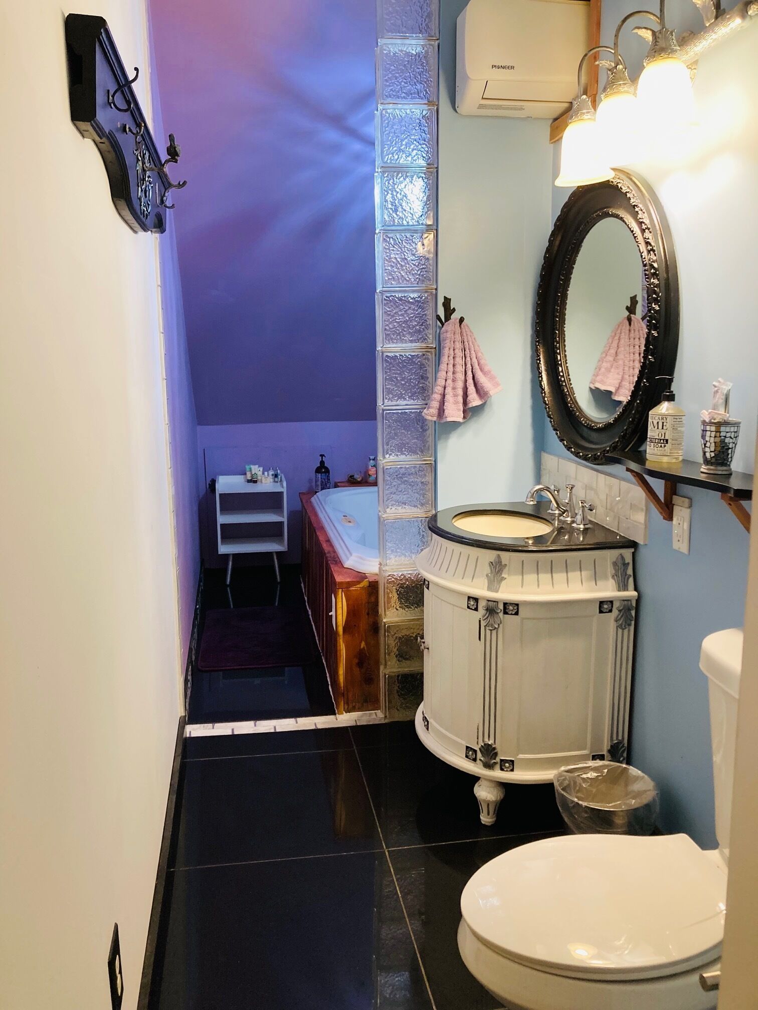 Tranquil Estate in the Foothills of the Ozarks, sleeps 18