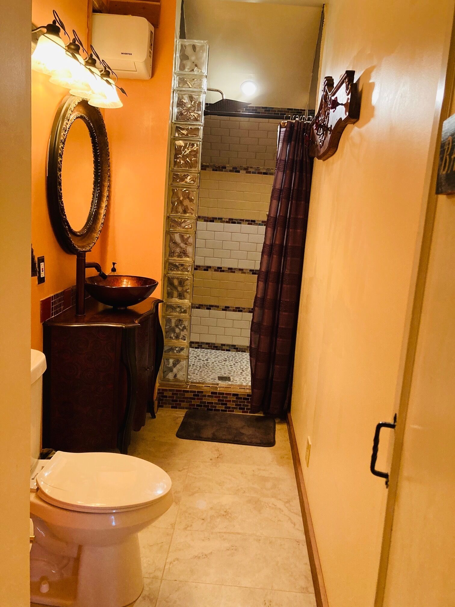 Tranquil Estate in the Foothills of the Ozarks, sleeps 18