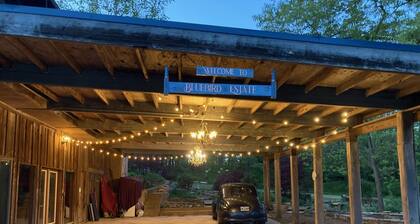 Tranquil Estate in the Foothills of the Ozarks, sleeps 18