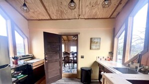 Kaffetrakter/tekoker, kjøleskap, mikrobølgeovn og ovn