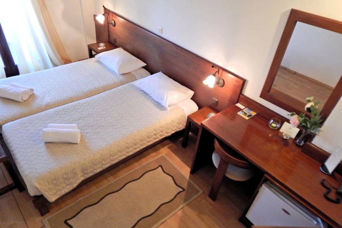 Traditional Room | Desk, laptop workspace, iron/ironing board, free WiFi
