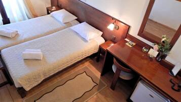 Traditional Room | Desk, laptop workspace, iron/ironing board, free WiFi