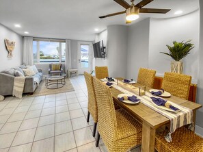 Dining - Oceanfront Paradise - AC, Private Patio, Gas Grill, Private Washer/Dryer! (San Diego)