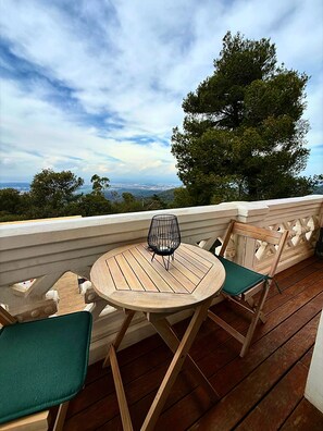 Classic Triple Room | Garden view - Spirit of Queen (Sant Cugat del Valles)