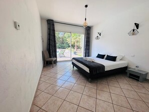 4 عدّة غرف نوم ومكواة/لوح كي وسرير سفر وواي فاي مجانًا