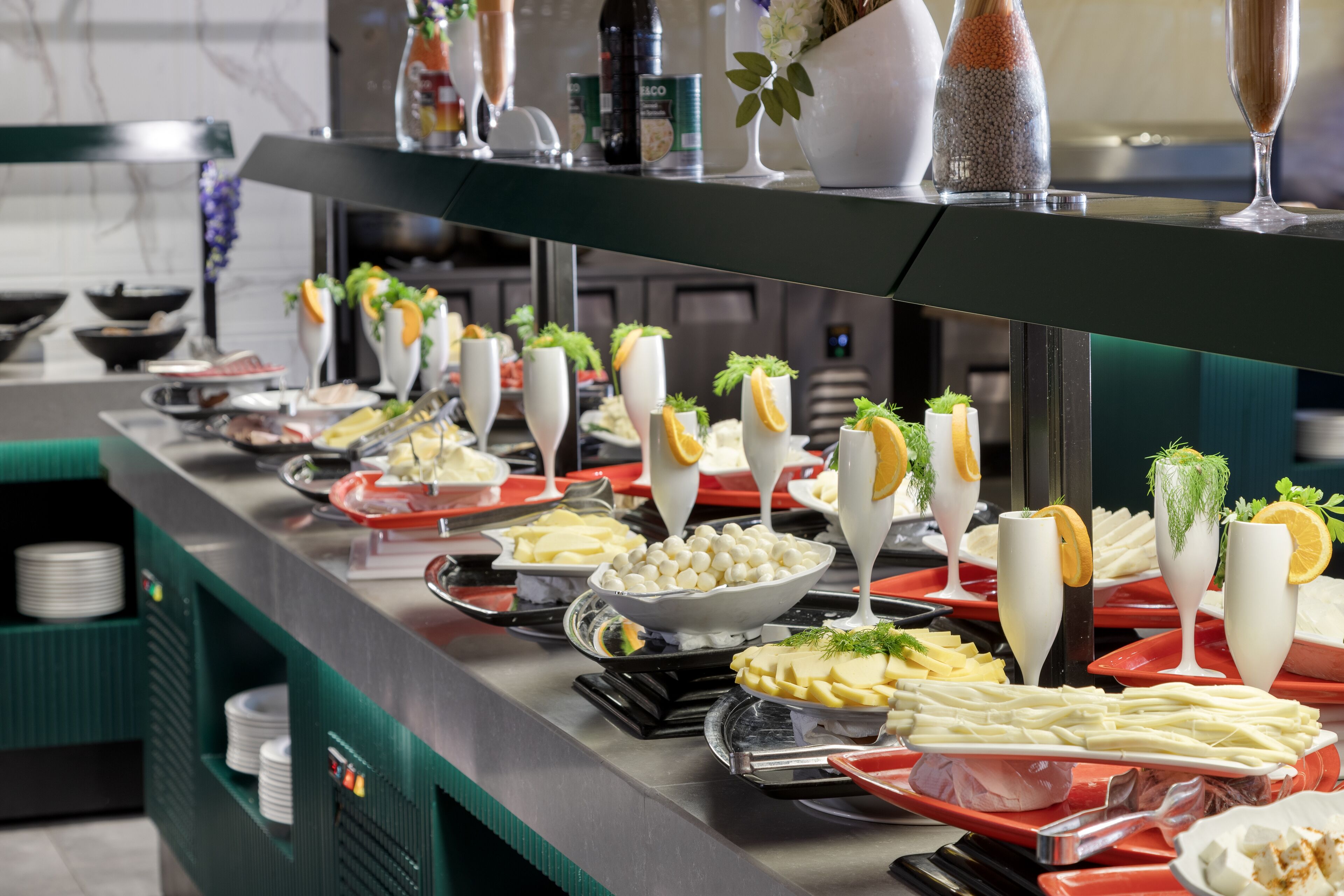 Café da manhã com buffet grátis todos os dias