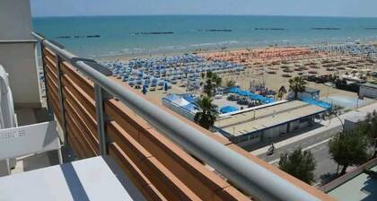 APARTMENT BY THE SEA