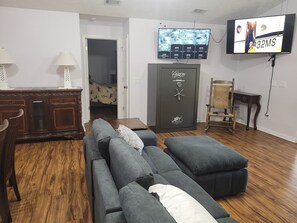 Smart TV -  Devine Chateau  (Panama City Beach)