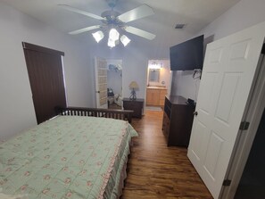 3 bedrooms, iron/ironing board, free WiFi, bed sheets -  Devine Chateau  (Panama City Beach)