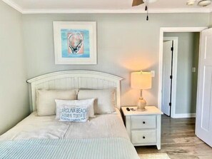 3 habitaciones, tabla de planchar con plancha, internet y ropa de cama