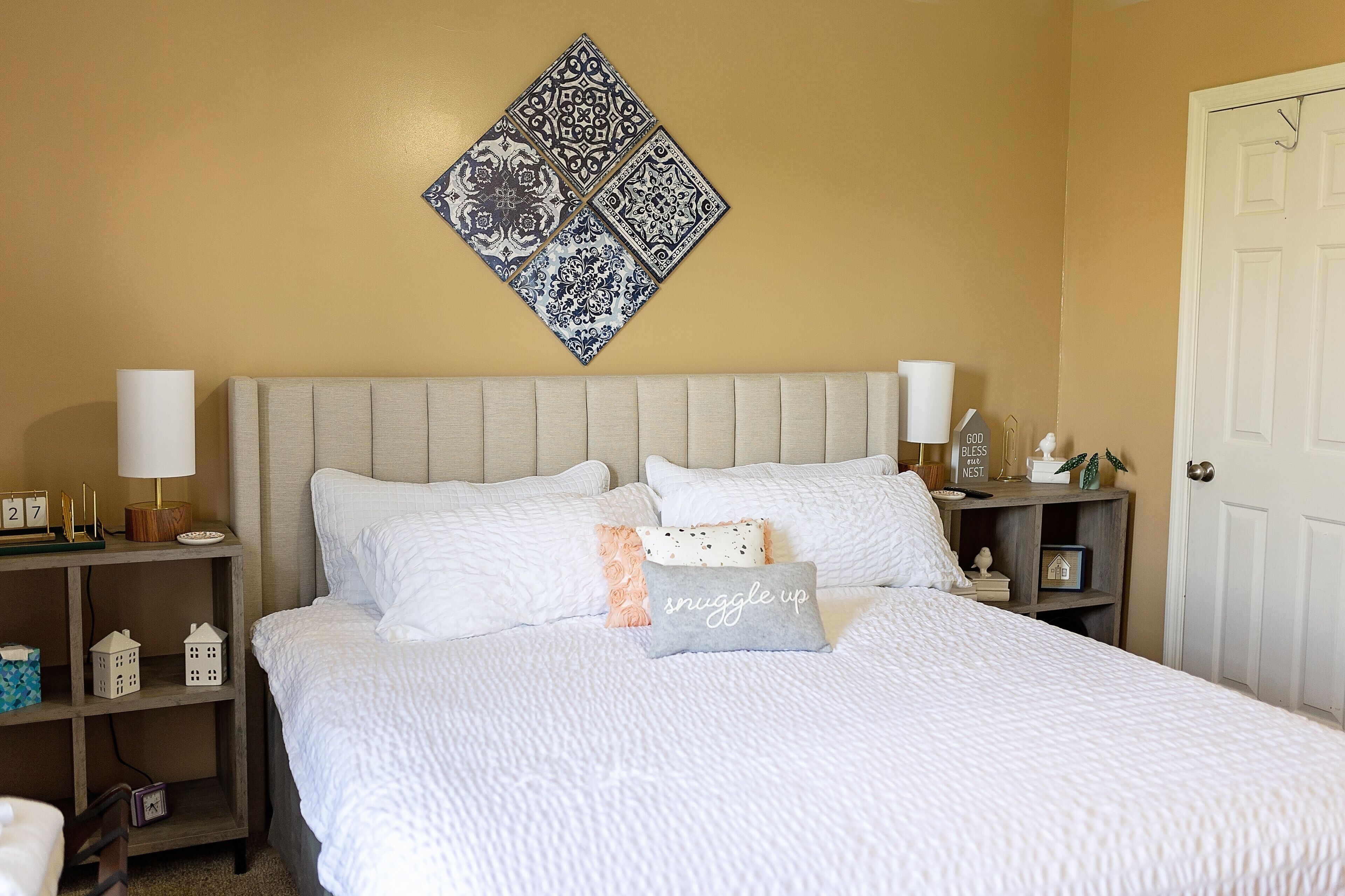 4 slaapkamers, een bureau, een strijkplank/strijkijzer, reisbedje