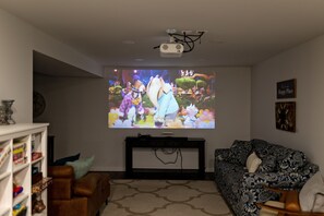 TV connectée, jeux vidéo, lecteur de DVD, table de tennis de table