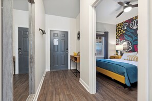 1 dormitorio, tabla de planchar con plancha, wifi gratis y ropa de cama