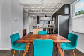 Dining - Modern Flat - Downtown (Wilmington)
