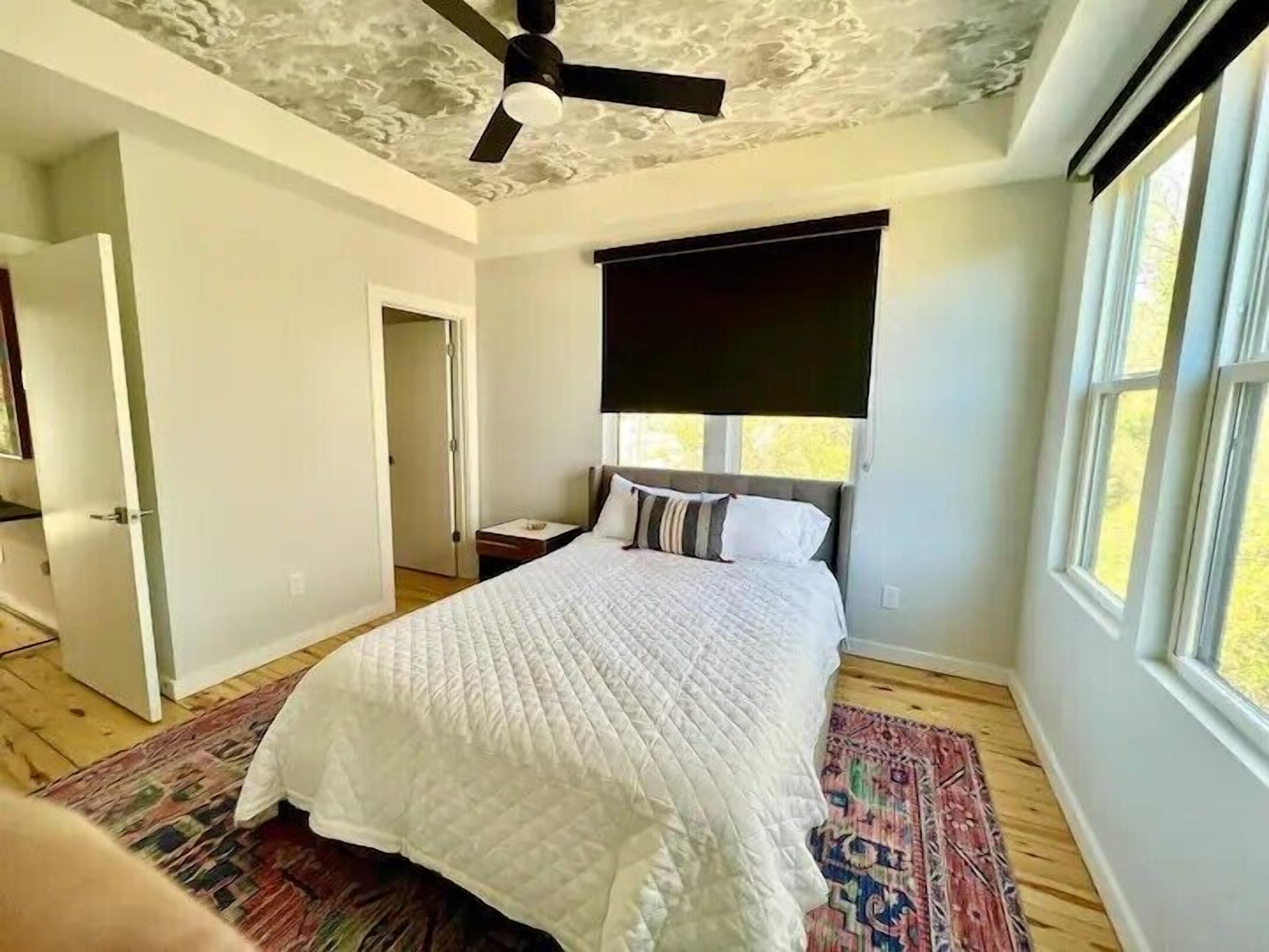 2 habitaciones, tabla de planchar con plancha y acceso a internet 