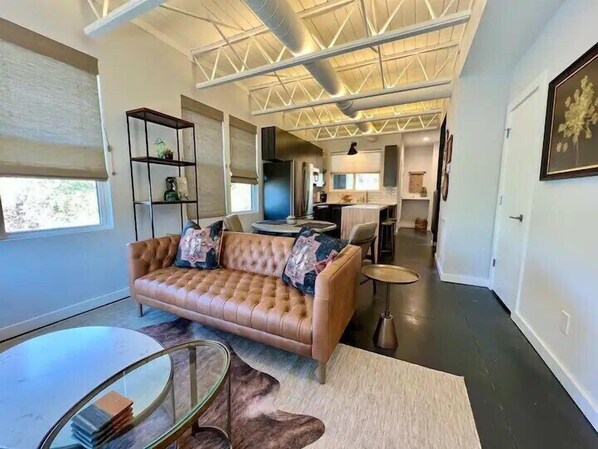 TV - Swanky Retreat - Downtown (Wilmington)