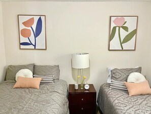 3 bedrooms, iron/ironing board, internet, bed sheets