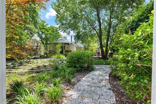 Relaxed Garden - 4 miles to Beach!