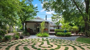 A house with a circular garden pathway, a porch, and a well-maintained lawn. - Rising Sun Retreat - 4 Miles to Beach (Wilmington)