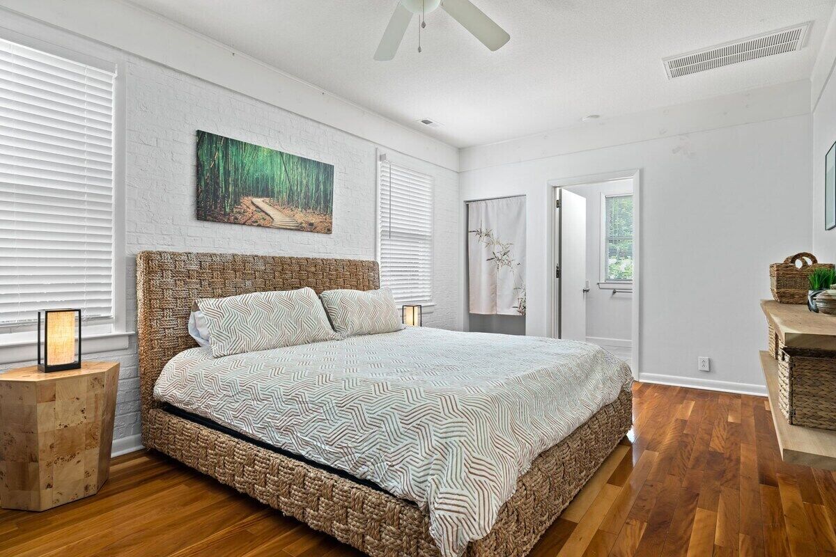 4 soverom, strykejern/-brett, internettilgang og sengetøy