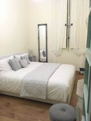 3 bedrooms, desk, iron/ironing board, free WiFi