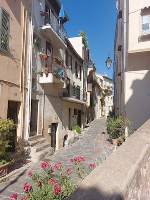 Exterior - Right in the heart of Cannes, a 5-minute walk from the Palais and the beach. (Cannes)