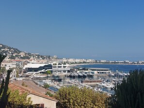 Marina - Right in the heart of Cannes, a 5-minute walk from the Palais and the beach. (Cannes)
