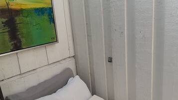 2 多间卧室、床单