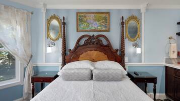 Romantic Room | Premium bedding, individually decorated, individually furnished, desk