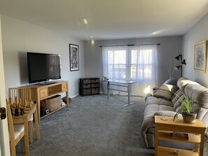 Smart TV, chimenea, tenis de mesa y impresora
