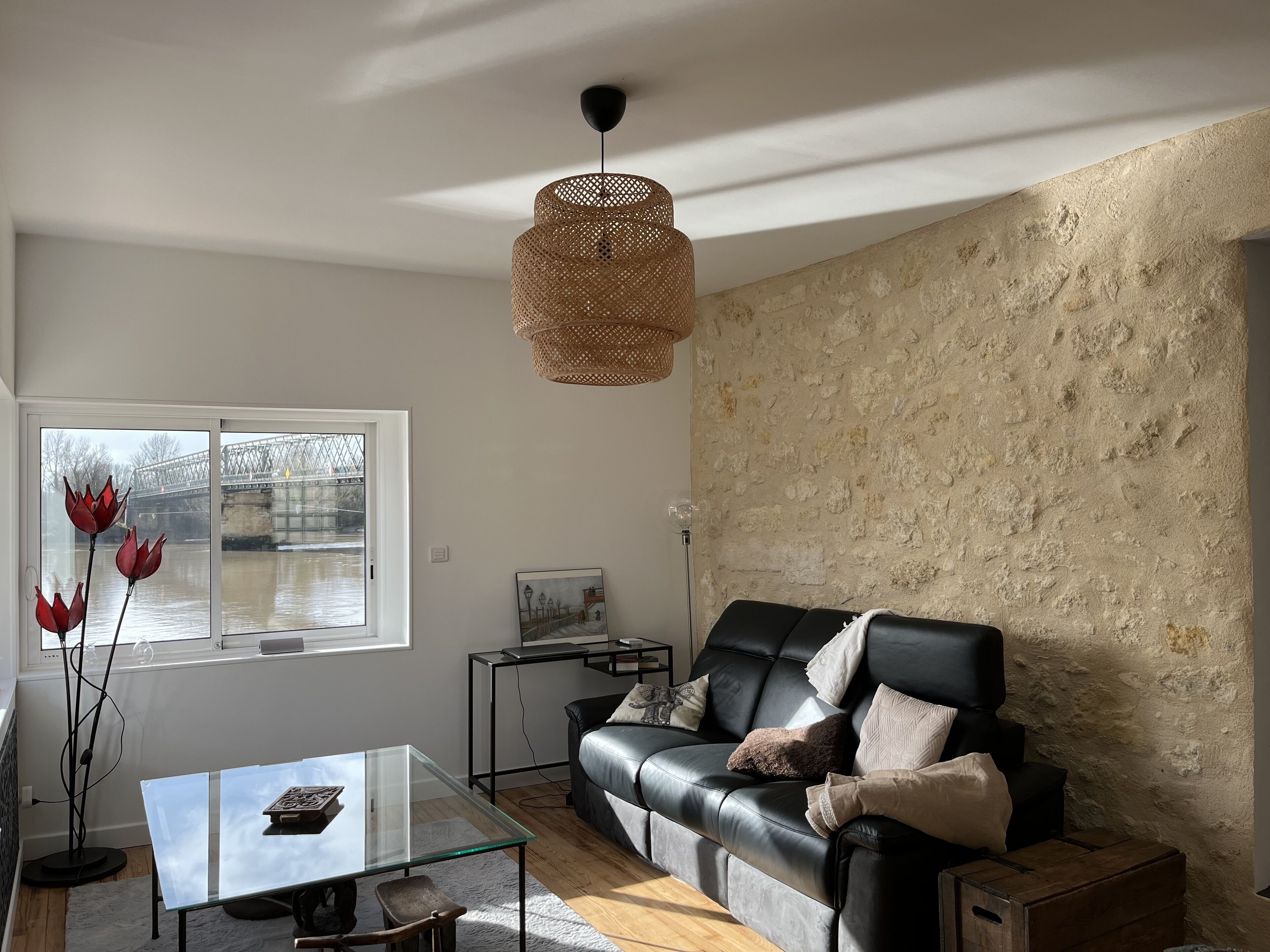 Pretty atypical house facing the Garonne