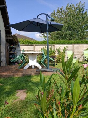 Terrace/patio - Cocooning gîte near Rouen, hiking trails and tourist attractions (Saint-Ouen-du-Tilleul)