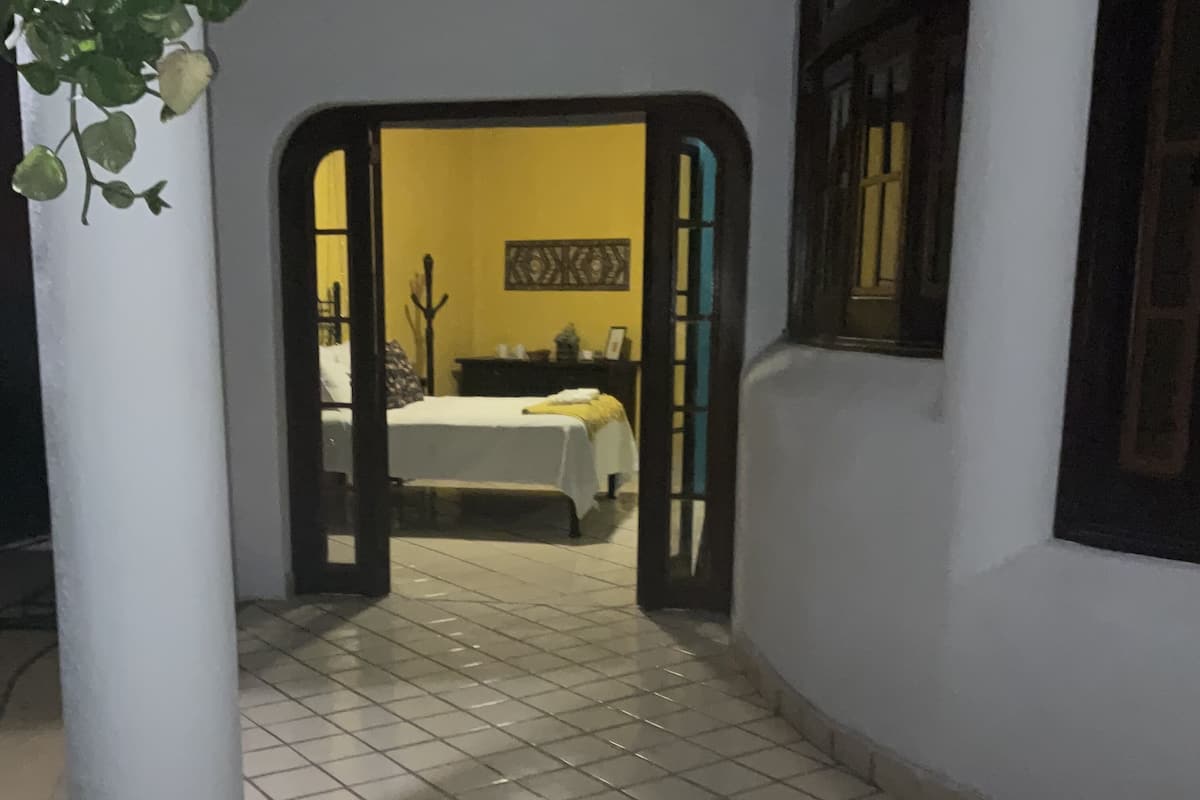 Egyptian cotton sheets, premium bedding, free WiFi