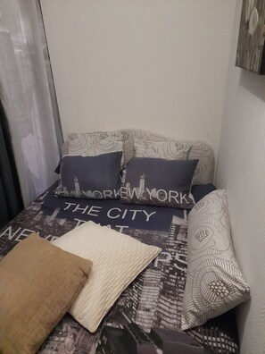 1 bedroom, desk, free WiFi, bed sheets