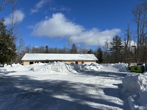 Exterior - Timberwolf Lodge Directly on Haywire Snowmobile & ATV Trial (Manistique)