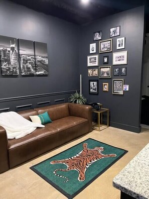 TV, stereo, offices - Unique Nashville Executive Condo & Workspace (Nashville)