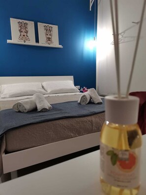 2 chambres, fer et planche à repasser, draps fournis