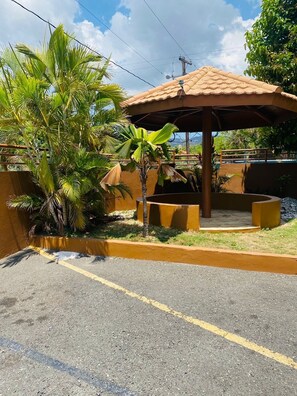 Property grounds - Blissett Apt. Your Home Away From Home (Kingston 19)