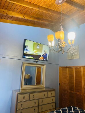 Interior - Blissett Apt. Your Home Away From Home (Kingston 19)