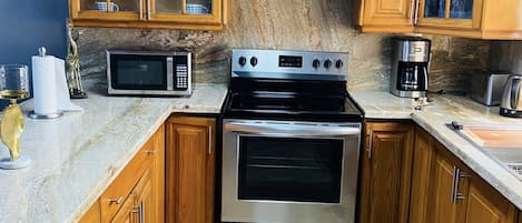 Kühlschrank, Ofen, Herdplatte