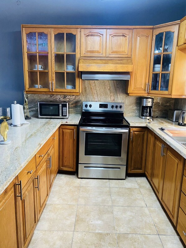 Fridge, oven, stovetop - Blissett Apt. Your Home Away From Home (Kingston 19)
