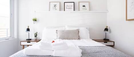 3 bedrooms, desk, iron/ironing board, travel crib