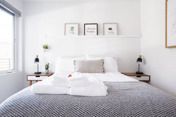 3 bedrooms, desk, iron/ironing board, travel crib